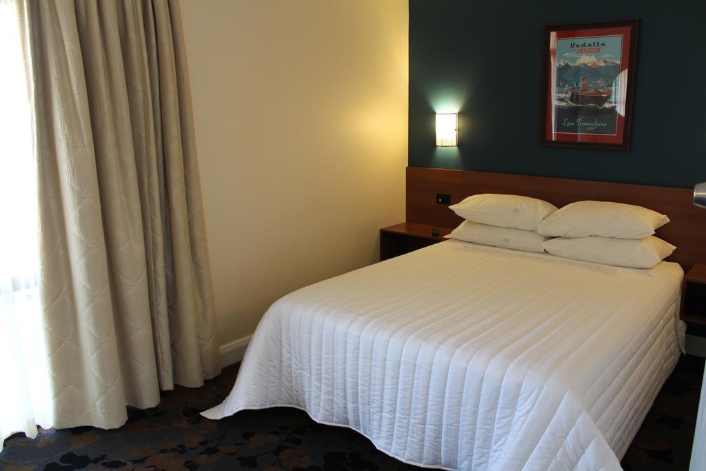 The Whale Inn Narooma Buitenkant foto